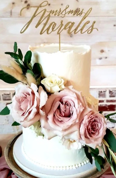 Type of signature wedding cake design: spackle iced with deckle top edge